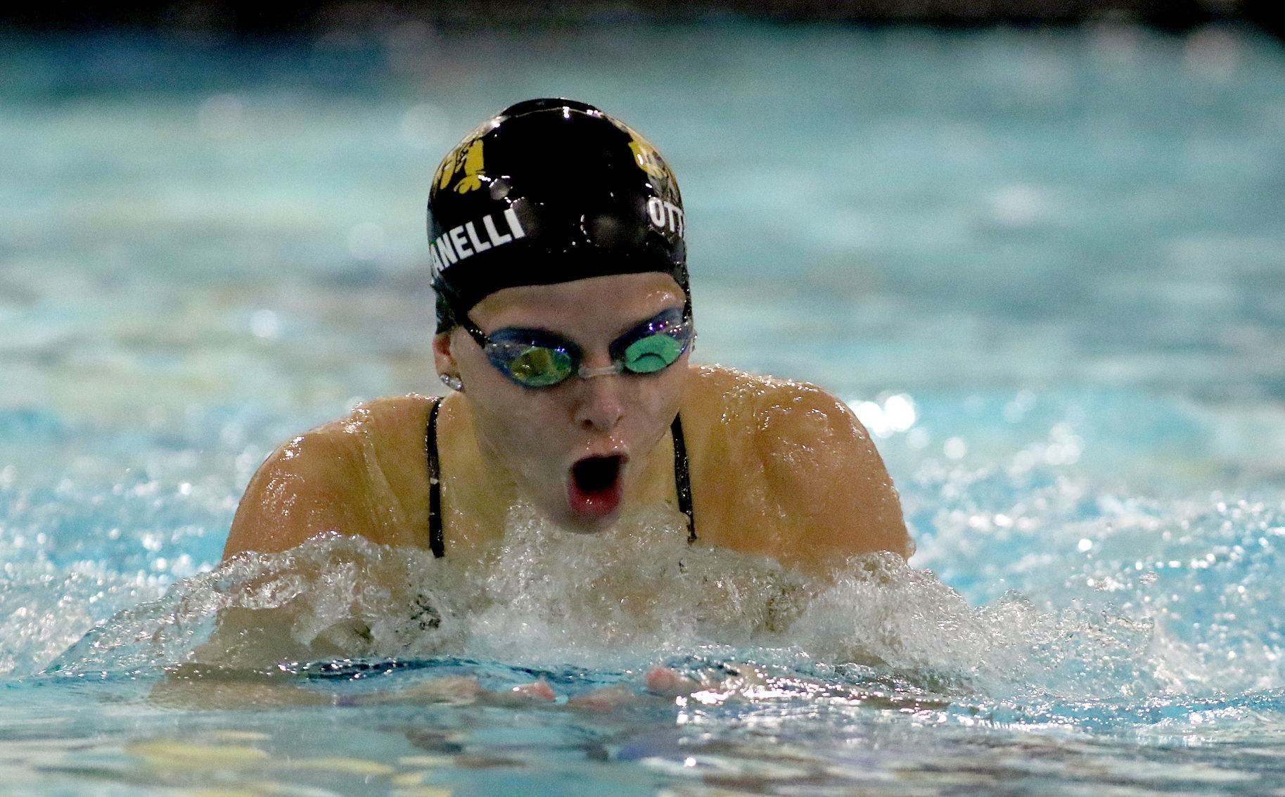 100218-Bett-PV-Swimming-020